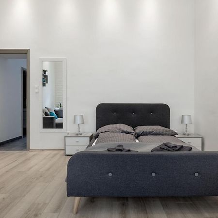 Elegant Studio In Central Будапеща Екстериор снимка