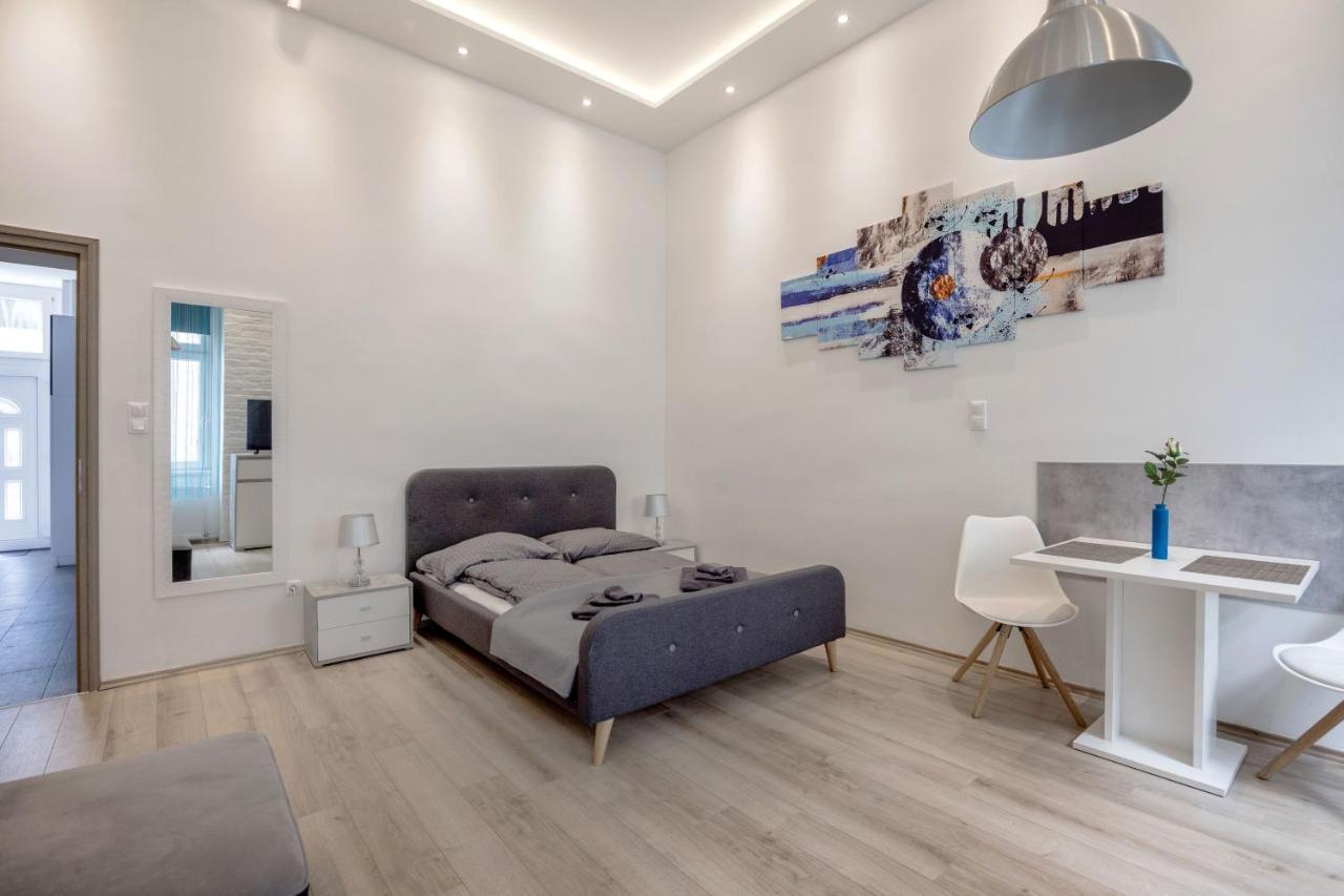Elegant Studio In Central Будапеща Екстериор снимка